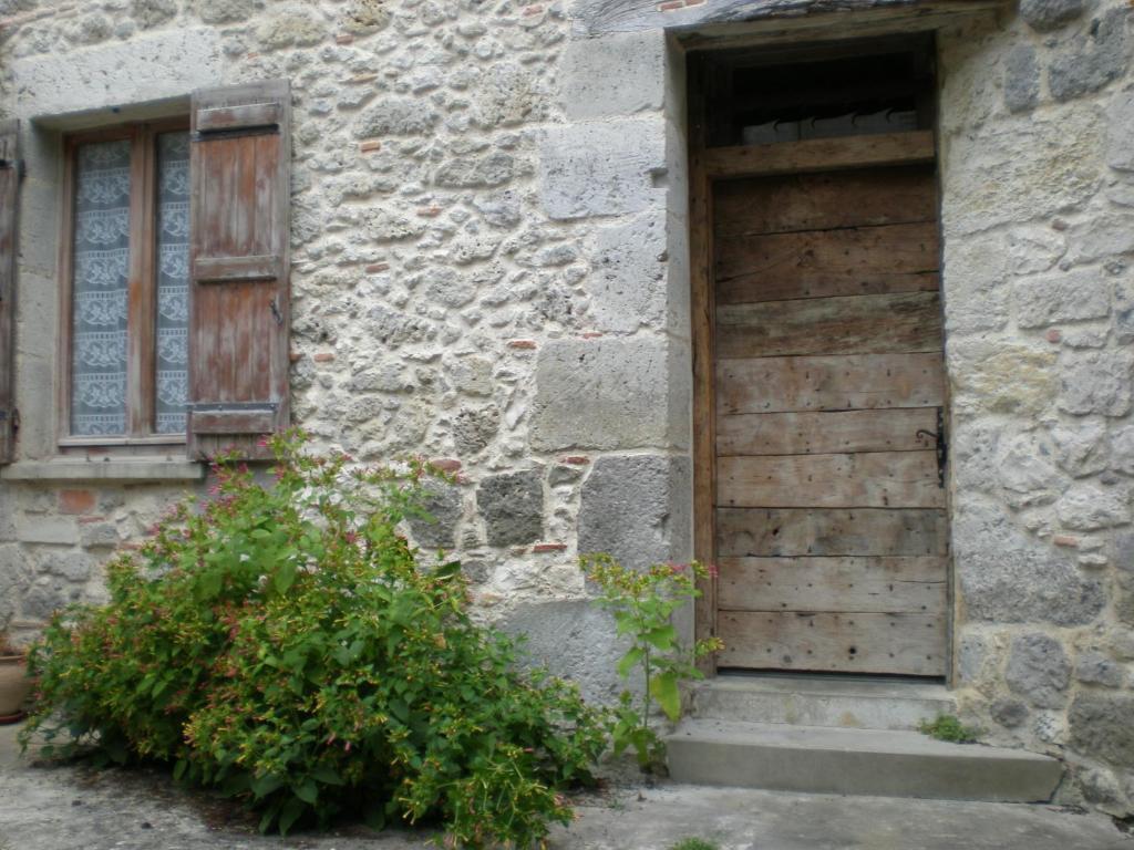 Chambre D'Hotes La Tour De Brazalem Nérac Habitación foto